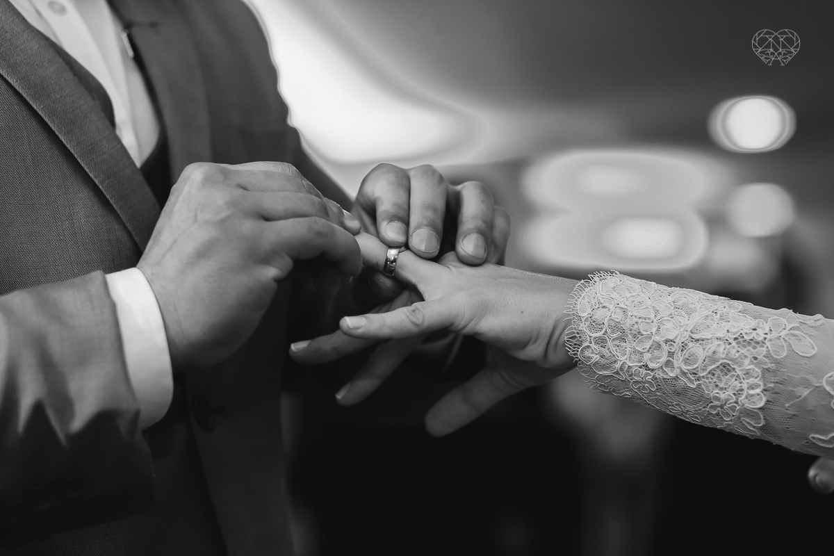 casamentode dia em Santos feito pela fotografa mais premiada da regiao nayara andrade. noivos casando de dia na baixada santista