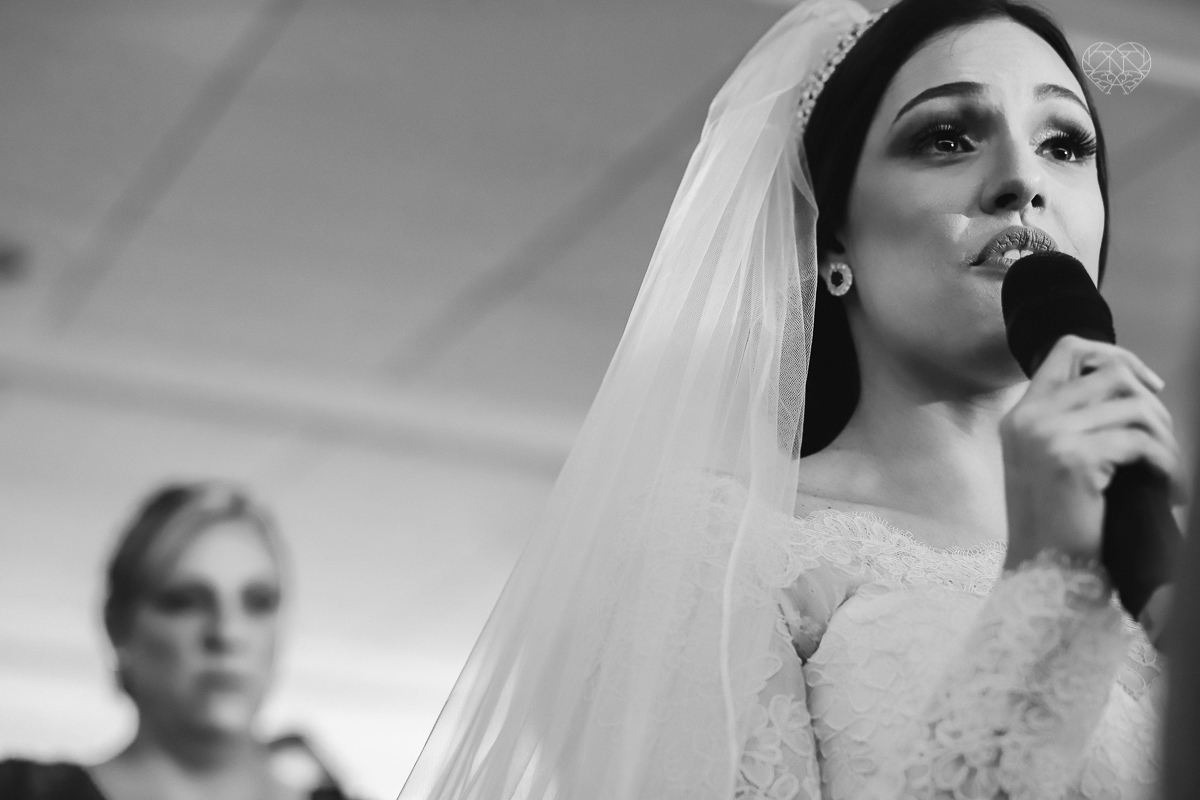 casamentode dia em Santos feito pela fotografa mais premiada da regiao nayara andrade. noivos casando de dia na baixada santista