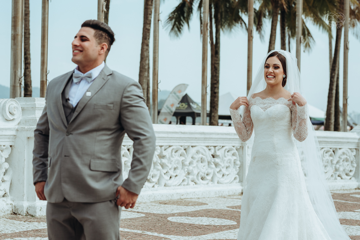 casamentode dia em Santos feito pela fotografa mais premiada da regiao nayara andrade. noivos casando de dia na baixada santista