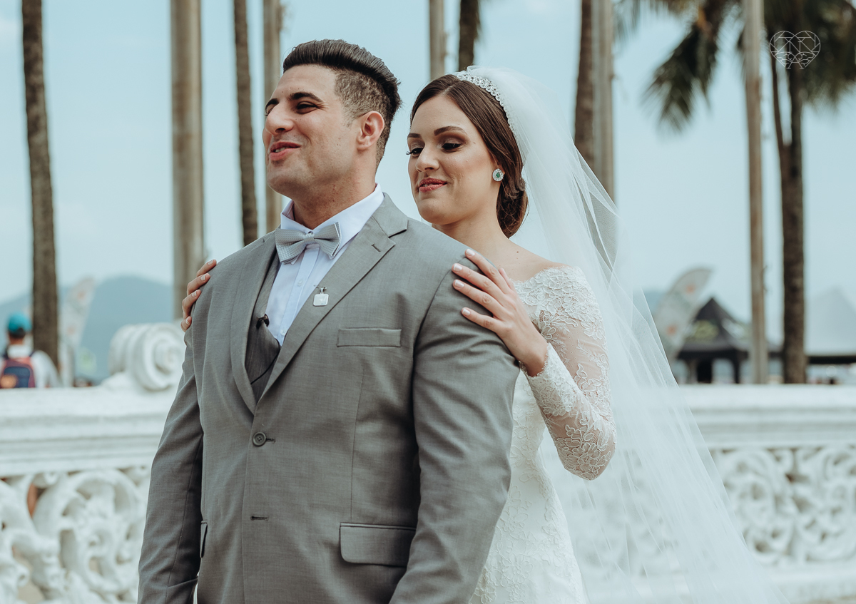 casamentode dia em Santos feito pela fotografa mais premiada da regiao nayara andrade. noivos casando de dia na baixada santista