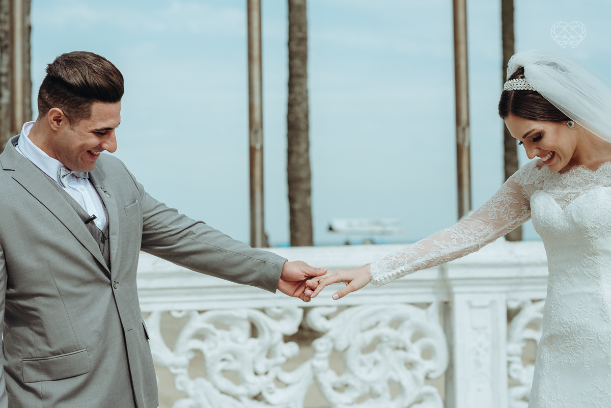 casamentode dia em Santos feito pela fotografa mais premiada da regiao nayara andrade. noivos casando de dia na baixada santista
