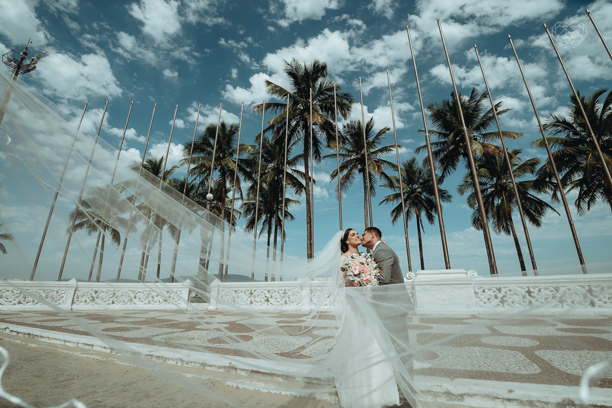 casamentode dia em Santos feito pela fotografa mais premiada da regiao nayara andrade. noivos casando de dia na baixada santista