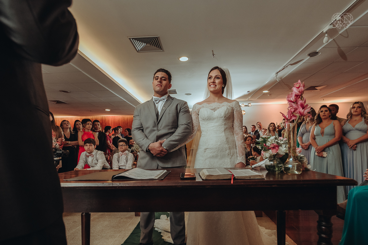 casamentode dia em Santos feito pela fotografa mais premiada da regiao nayara andrade. noivos casando de dia na baixada santista