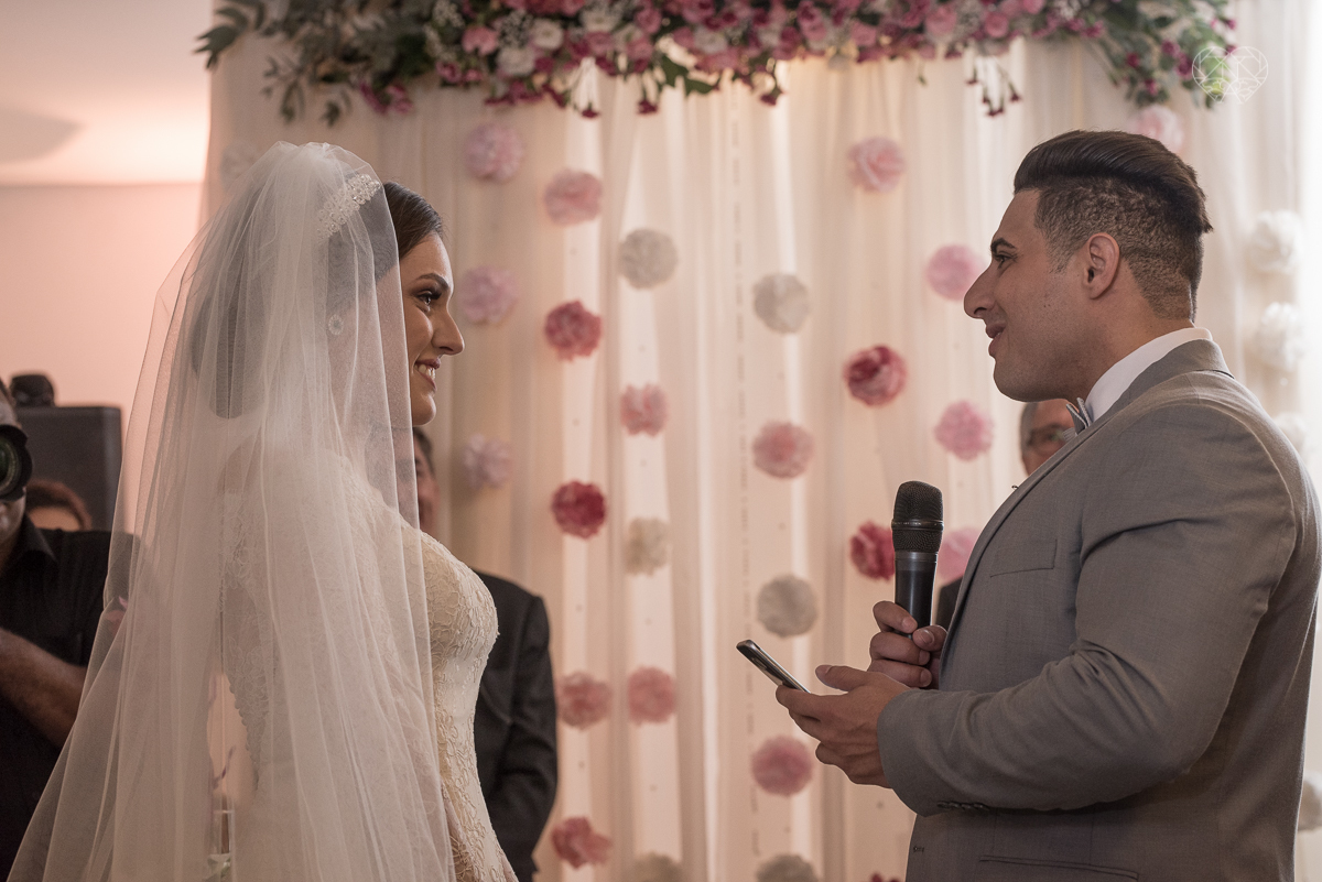casamentode dia em Santos feito pela fotografa mais premiada da regiao nayara andrade. noivos casando de dia na baixada santista