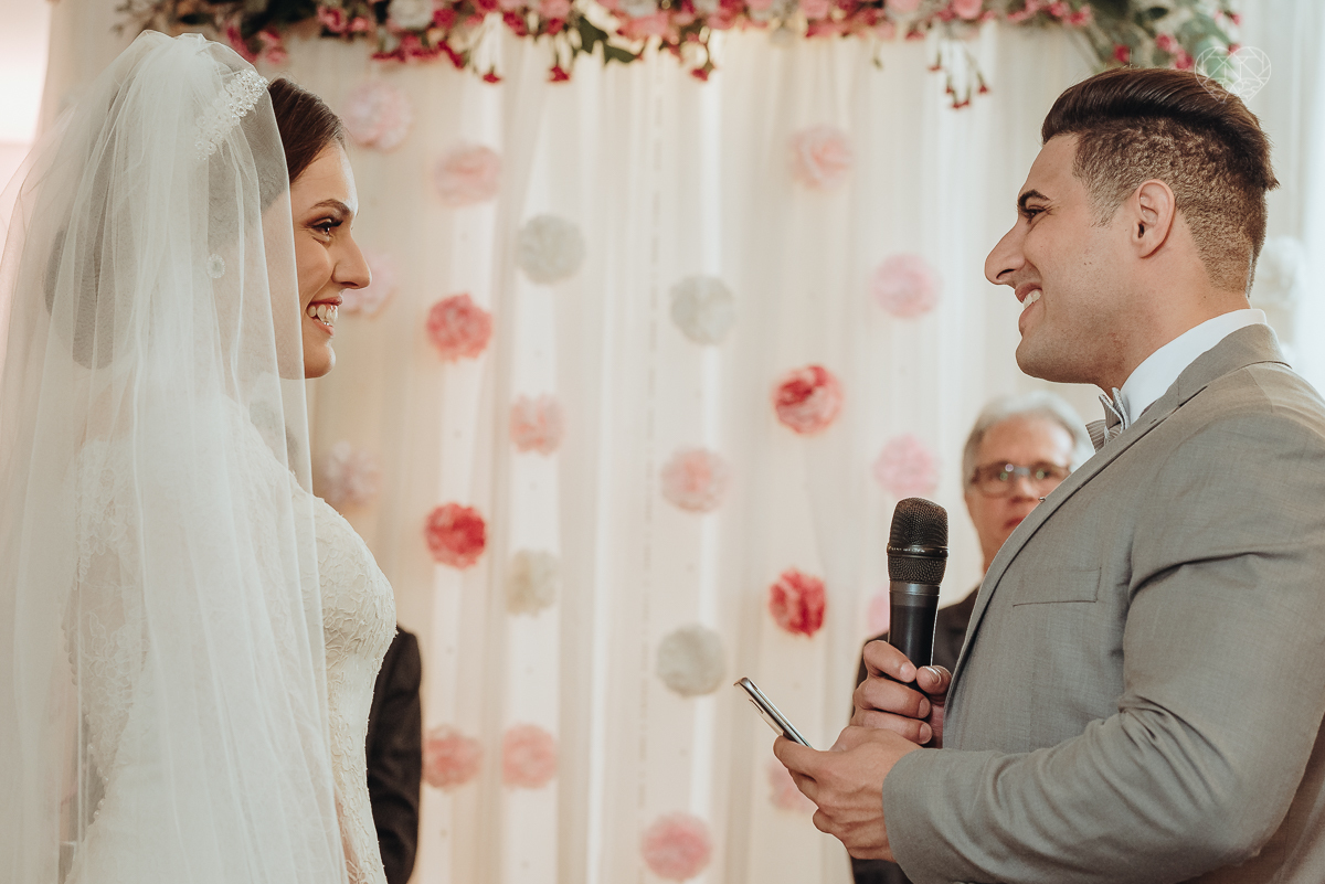 casamentode dia em Santos feito pela fotografa mais premiada da regiao nayara andrade. noivos casando de dia na baixada santista