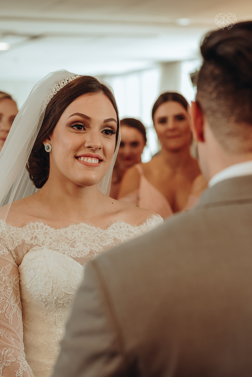 casamentode dia em Santos feito pela fotografa mais premiada da regiao nayara andrade. noivos casando de dia na baixada santista