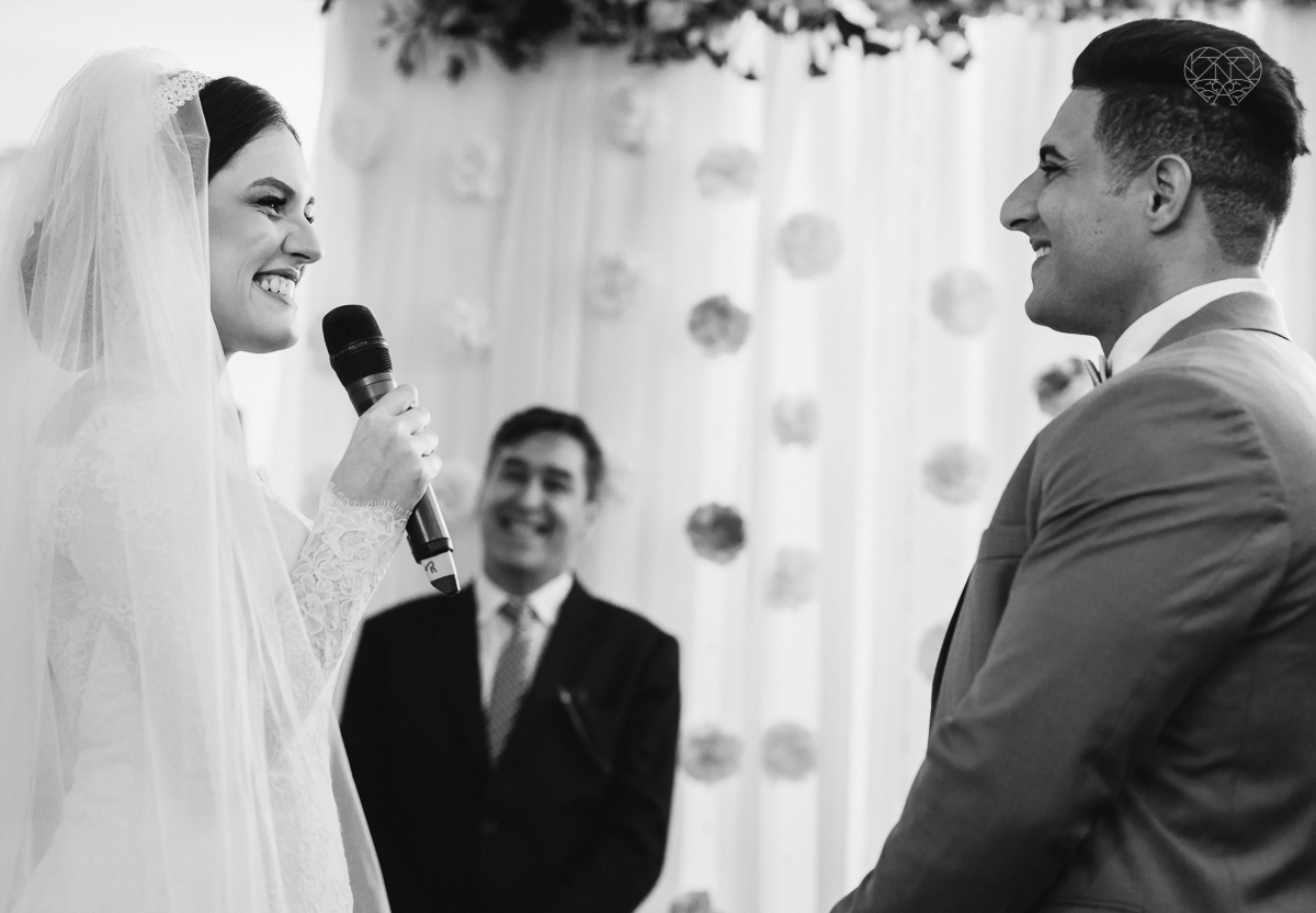 casamentode dia em Santos feito pela fotografa mais premiada da regiao nayara andrade. noivos casando de dia na baixada santista