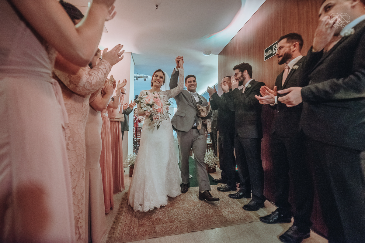 casamentode dia em Santos feito pela fotografa mais premiada da regiao nayara andrade. noivos casando de dia na baixada santista