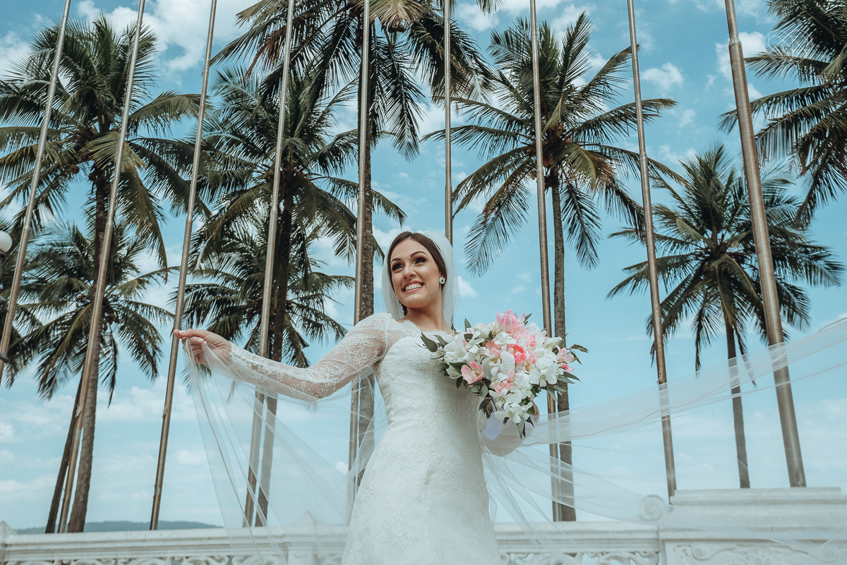 casamentode dia em Santos feito pela fotografa mais premiada da regiao nayara andrade. noivos casando de dia na baixada santista