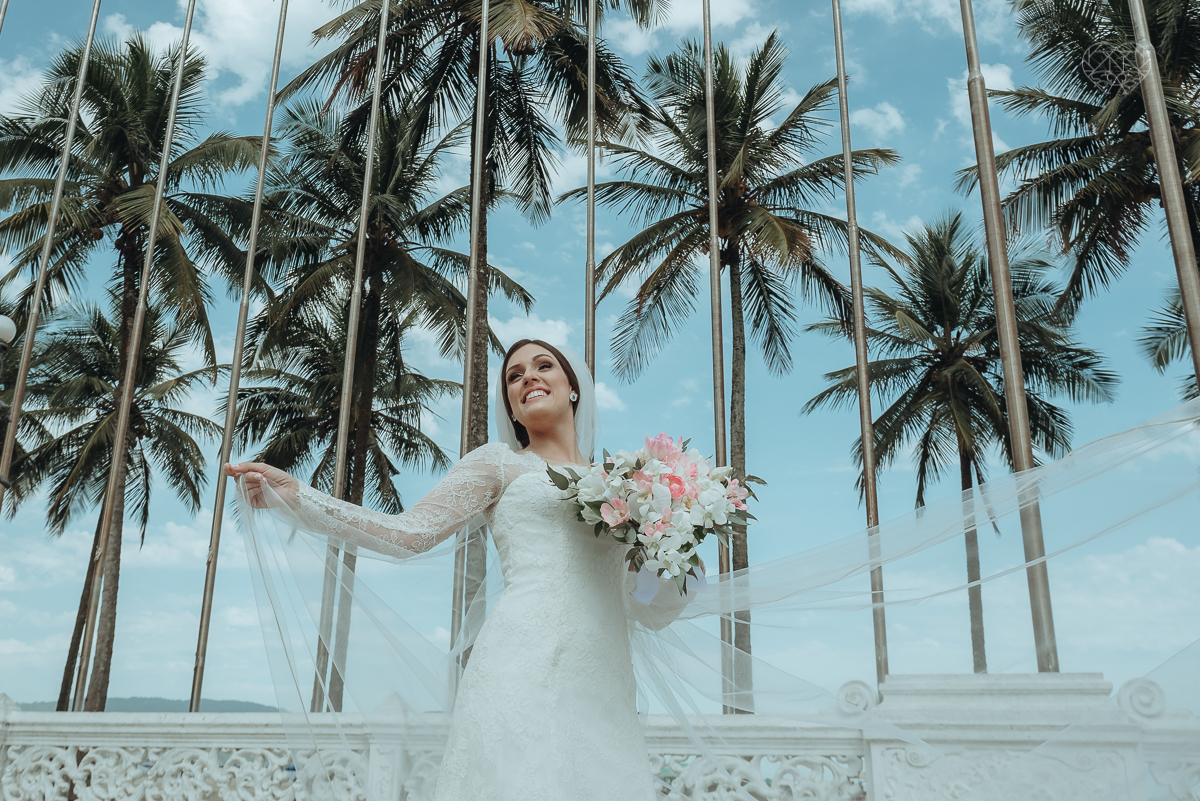 casamentode dia em Santos feito pela fotografa mais premiada da regiao nayara andrade. noivos casando de dia na baixada santista