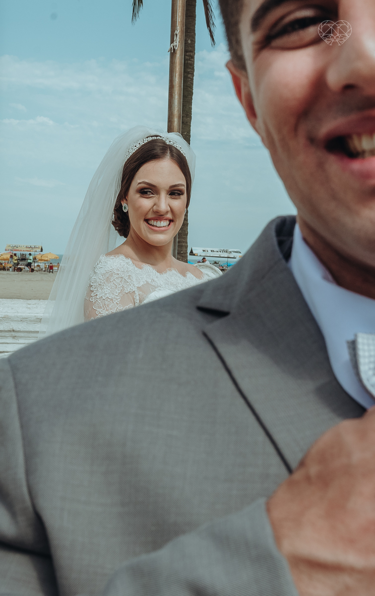casamentode dia em Santos feito pela fotografa mais premiada da regiao nayara andrade. noivos casando de dia na baixada santista