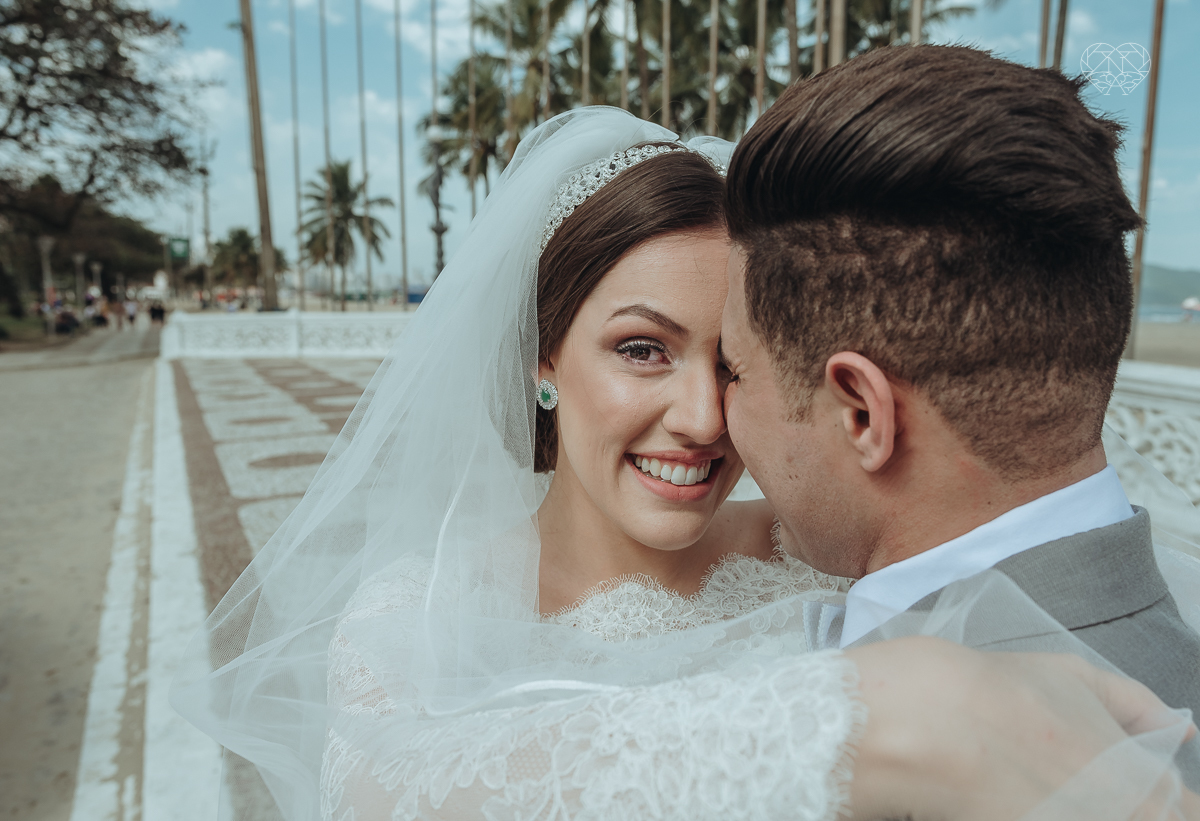 casamentode dia em Santos feito pela fotografa mais premiada da regiao nayara andrade. noivos casando de dia na baixada santista