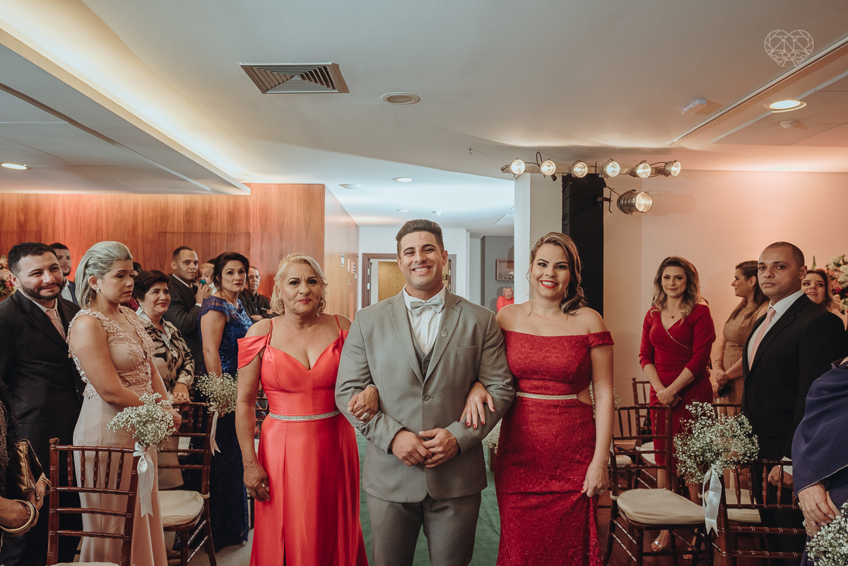 casamentode dia em Santos feito pela fotografa mais premiada da regiao nayara andrade. noivos casando de dia na baixada santista