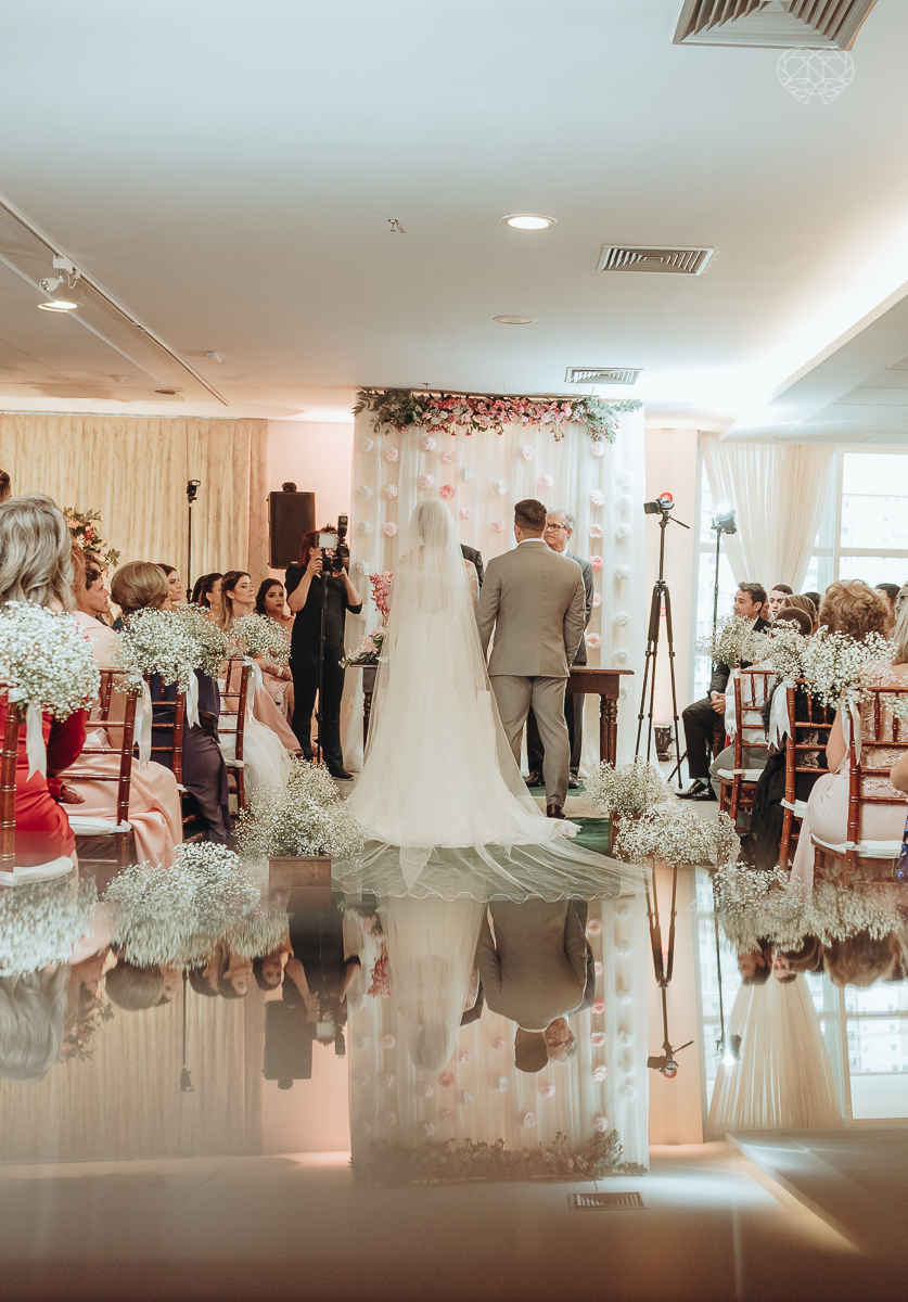 casamentode dia em Santos feito pela fotografa mais premiada da regiao nayara andrade. noivos casando de dia na baixada santista