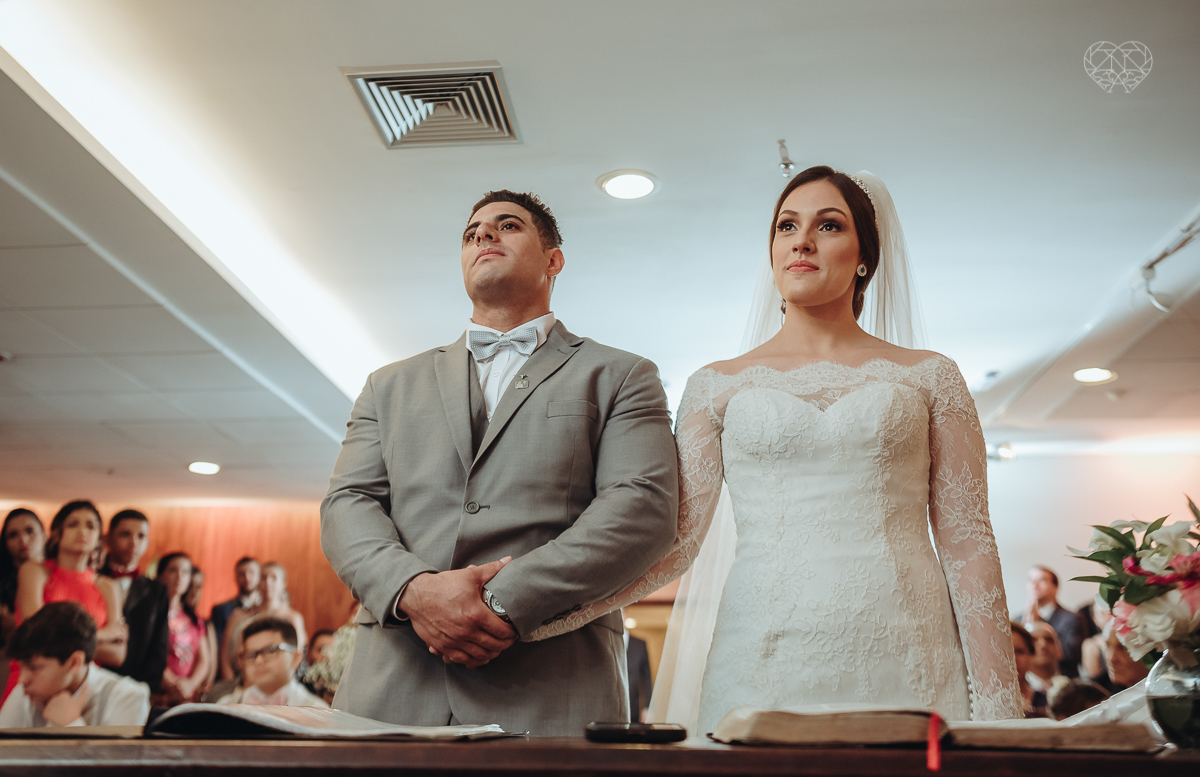 casamentode dia em Santos feito pela fotografa mais premiada da regiao nayara andrade. noivos casando de dia na baixada santista