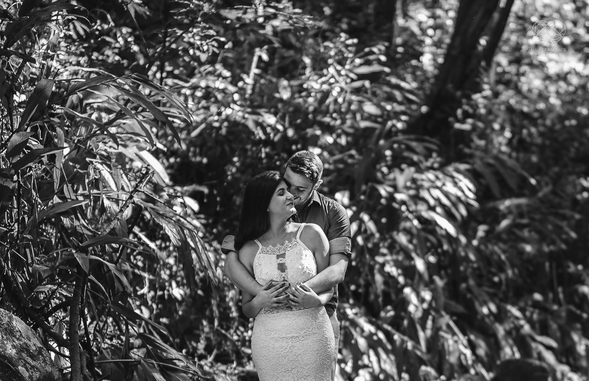 ensaio pre casamento pre wedding ensaio de casal feito em serra negra no mirante com um por do Sol dos sonhos casal romantico apaixonado fotografa nayara andrade de santos fotografa premiada