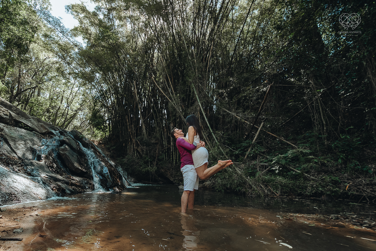 ensaio pre casamento pre wedding ensaio de casal feito em serra negra no mirante com um por do Sol dos sonhos casal romantico apaixonado fotografa nayara andrade de santos fotografa premiada