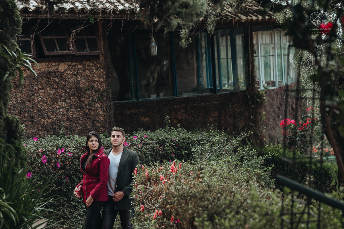 ensaio pre casamento pre wedding ensaio de casal feito em serra negra no mirante com um por do Sol dos sonhos casal romantico apaixonado fotografa nayara andrade de santos fotografa premiada