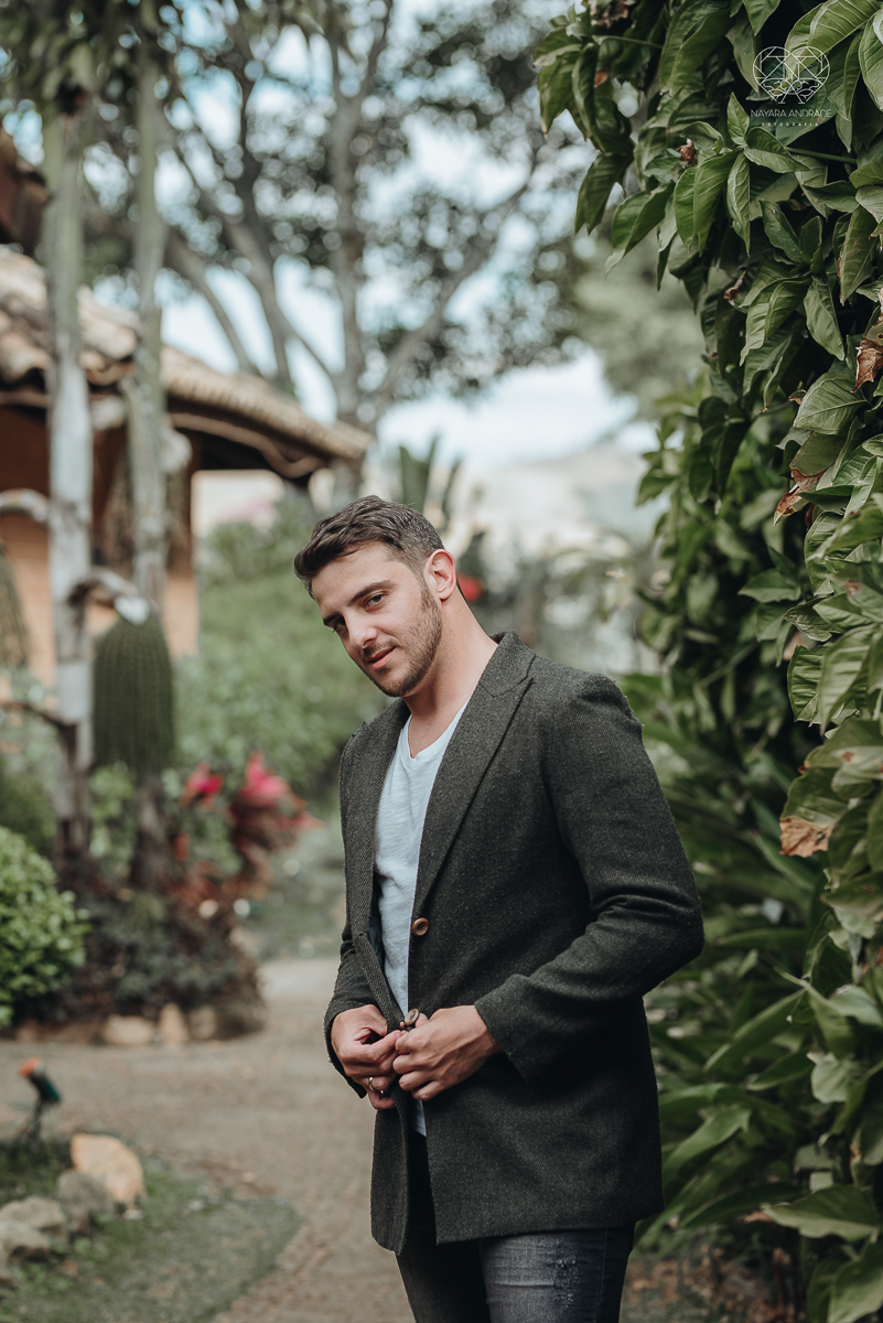 ensaio pre casamento pre wedding ensaio de casal feito em serra negra no mirante com um por do Sol dos sonhos casal romantico apaixonado fotografa nayara andrade de santos fotografa premiada