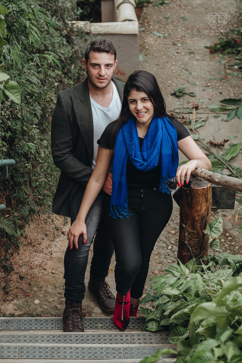 ensaio pre casamento pre wedding ensaio de casal feito em serra negra no mirante com um por do Sol dos sonhos casal romantico apaixonado fotografa nayara andrade de santos fotografa premiada