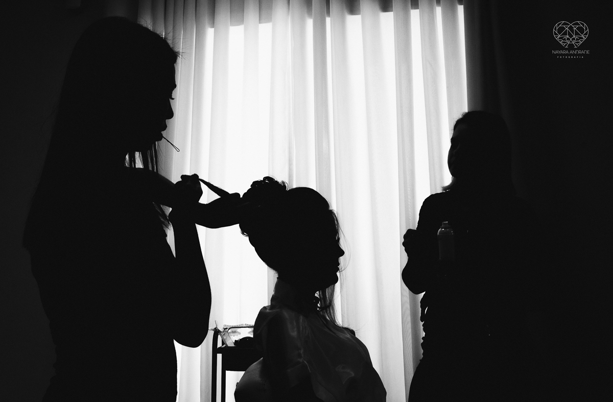 noiva ruiva com vestido da nova noiva estilo princesa making of no salao mariana assis e fotografia com a fotografa premiada em santos nayara andrade  fotos lindas de um casamento de princesa