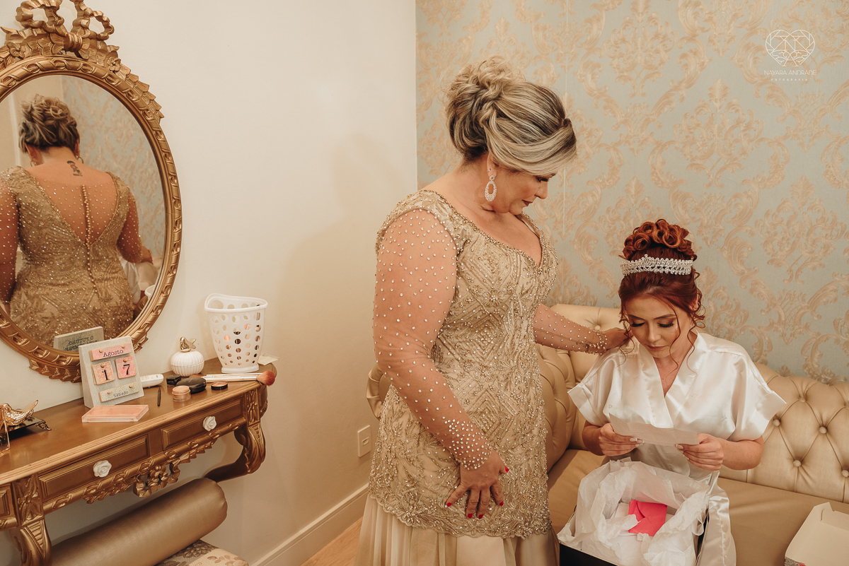 noiva ruiva com vestido da nova noiva estilo princesa making of no salao mariana assis e fotografia com a fotografa premiada em santos nayara andrade  fotos lindas de um casamento de princesa