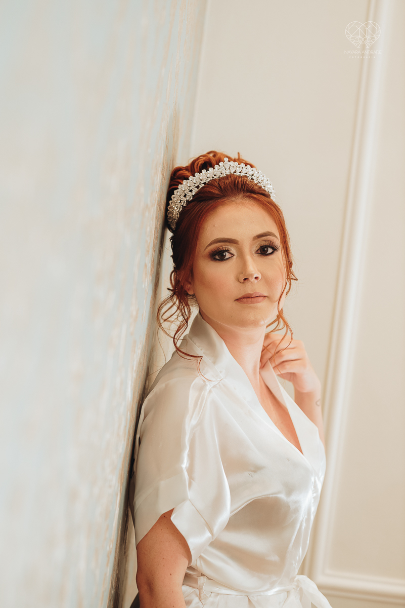 noiva ruiva com vestido da nova noiva estilo princesa making of no salao mariana assis e fotografia com a fotografa premiada em santos nayara andrade  fotos lindas de um casamento de princesa