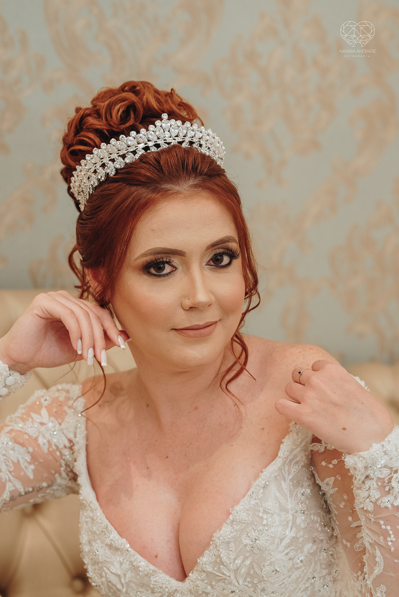 noiva ruiva com vestido da nova noiva estilo princesa making of no salao mariana assis e fotografia com a fotografa premiada em santos nayara andrade  fotos lindas de um casamento de princesa