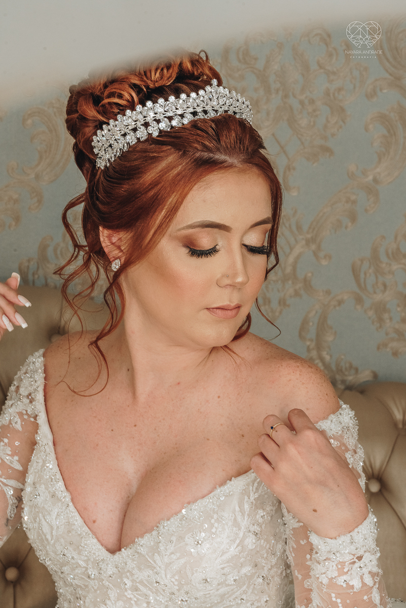 noiva ruiva com vestido da nova noiva estilo princesa making of no salao mariana assis e fotografia com a fotografa premiada em santos nayara andrade  fotos lindas de um casamento de princesa