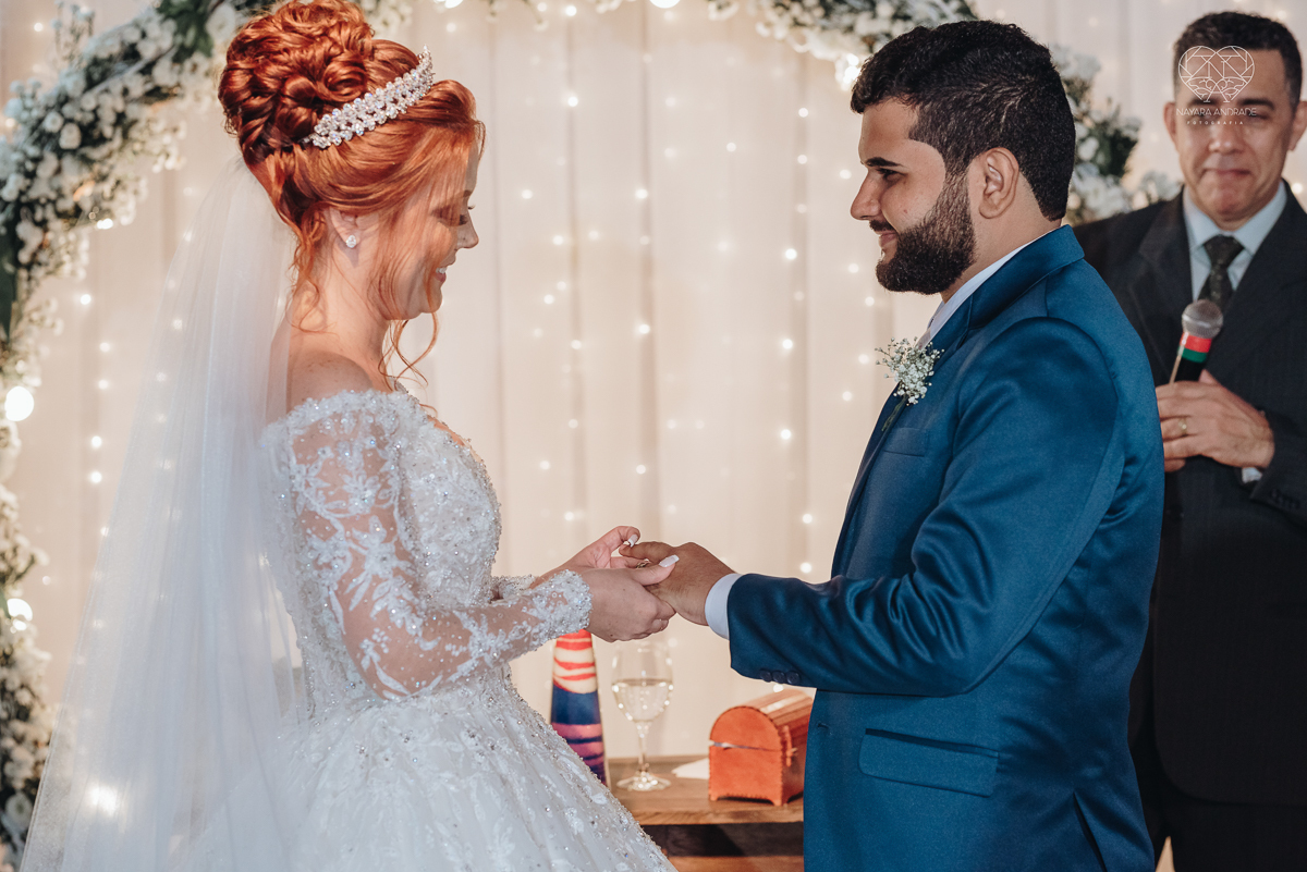 noiva ruiva com vestido da nova noiva estilo princesa making of no salao mariana assis e fotografia com a fotografa premiada em santos nayara andrade  fotos lindas de um casamento de princesa