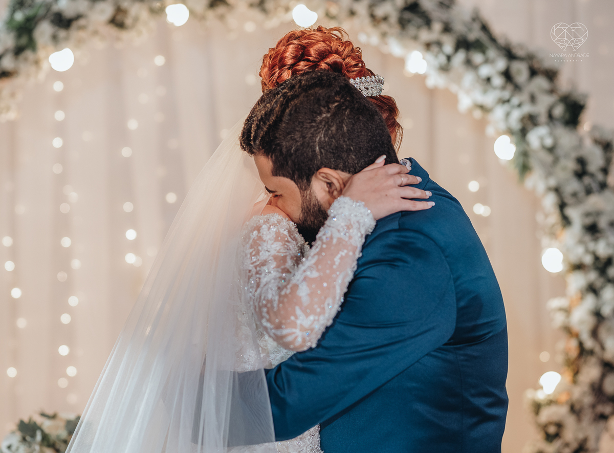 noiva ruiva com vestido da nova noiva estilo princesa making of no salao mariana assis e fotografia com a fotografa premiada em santos nayara andrade  fotos lindas de um casamento de princesa