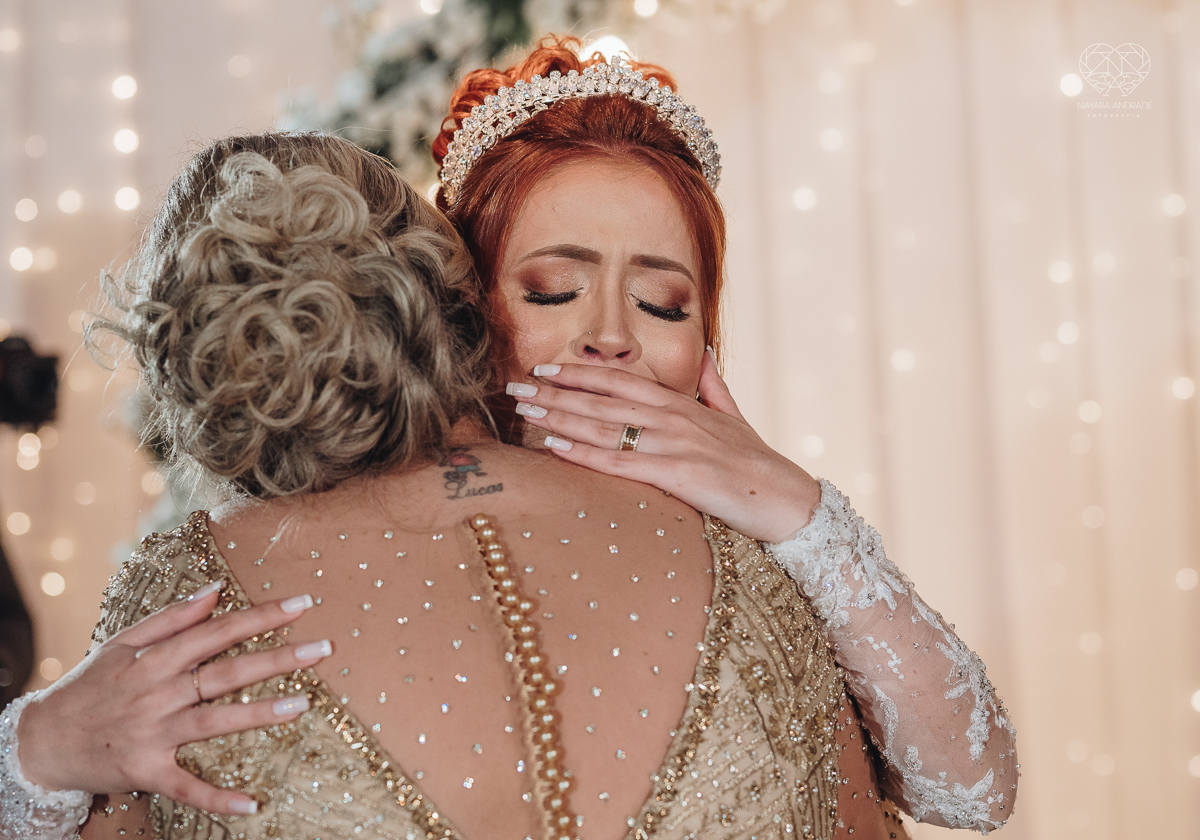 noiva ruiva com vestido da nova noiva estilo princesa making of no salao mariana assis e fotografia com a fotografa premiada em santos nayara andrade  fotos lindas de um casamento de princesa