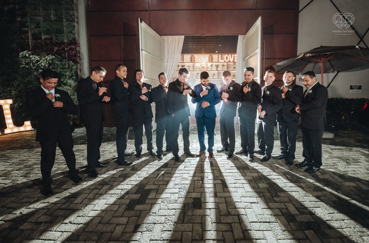 noiva ruiva com vestido da nova noiva estilo princesa making of no salao mariana assis e fotografia com a fotografa premiada em santos nayara andrade  fotos lindas de um casamento de princesa