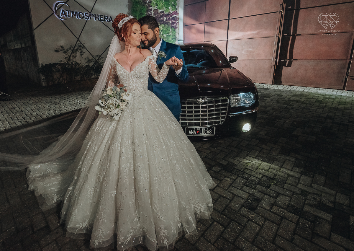 noiva ruiva com vestido da nova noiva estilo princesa making of no salao mariana assis e fotografia com a fotografa premiada em santos nayara andrade  fotos lindas de um casamento de princesa