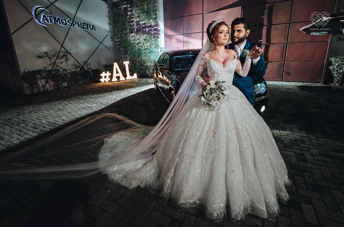 noiva ruiva com vestido da nova noiva estilo princesa making of no salao mariana assis e fotografia com a fotografa premiada em santos nayara andrade  fotos lindas de um casamento de princesa