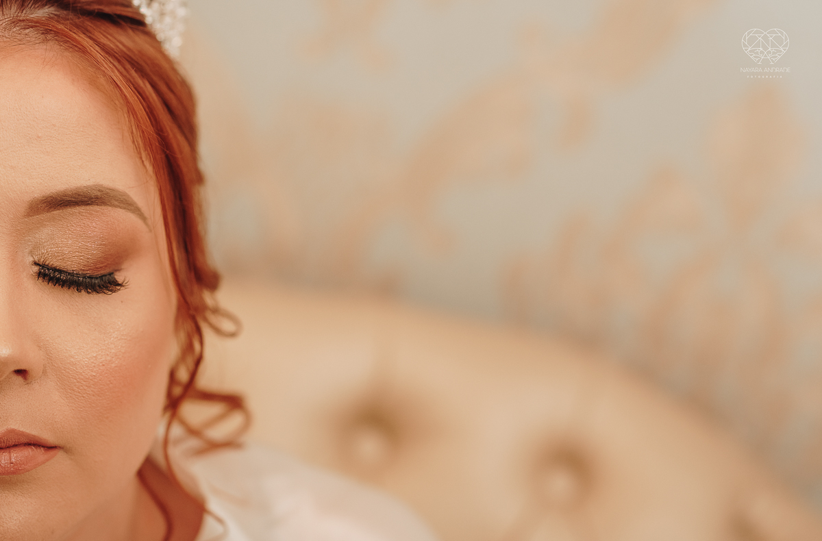 noiva ruiva com vestido da nova noiva estilo princesa making of no salao mariana assis e fotografia com a fotografa premiada em santos nayara andrade  fotos lindas de um casamento de princesa