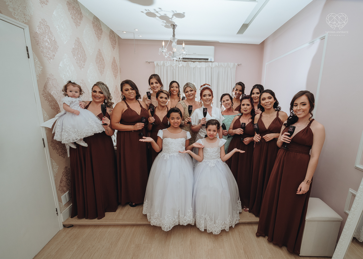 noiva ruiva com vestido da nova noiva estilo princesa making of no salao mariana assis e fotografia com a fotografa premiada em santos nayara andrade  fotos lindas de um casamento de princesa