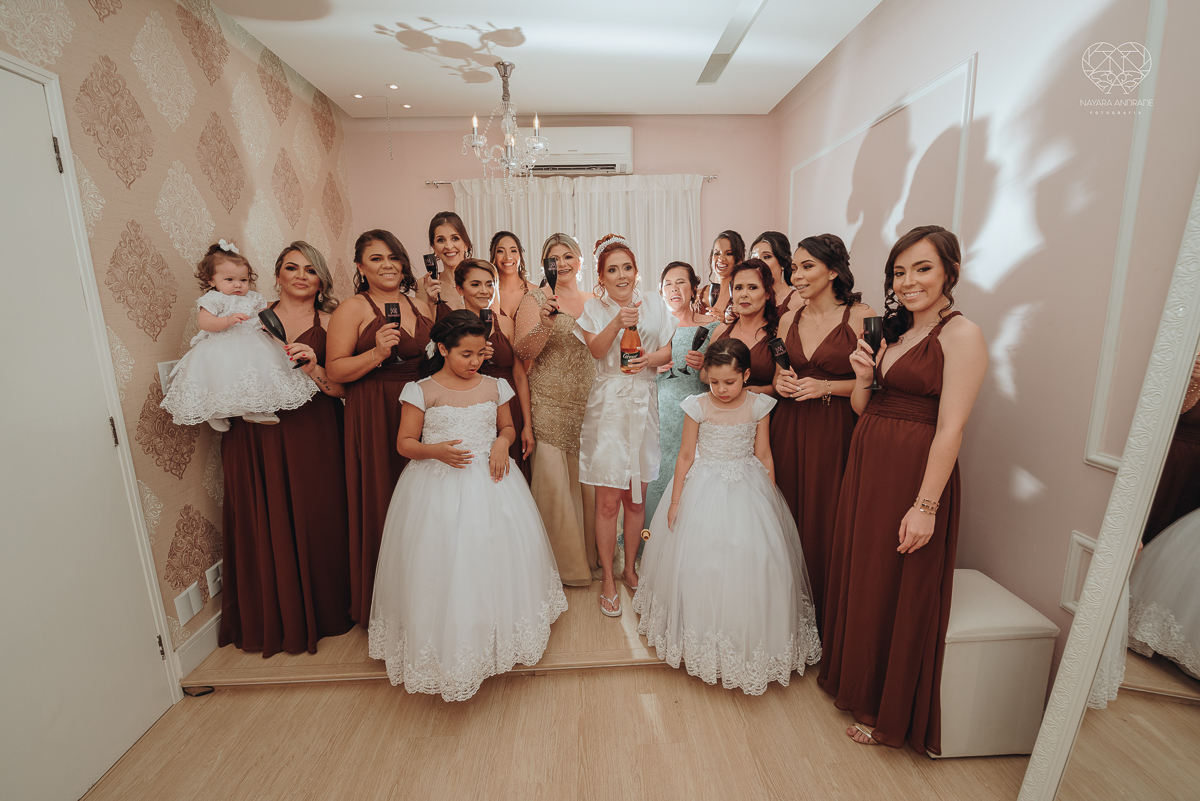 noiva ruiva com vestido da nova noiva estilo princesa making of no salao mariana assis e fotografia com a fotografa premiada em santos nayara andrade  fotos lindas de um casamento de princesa