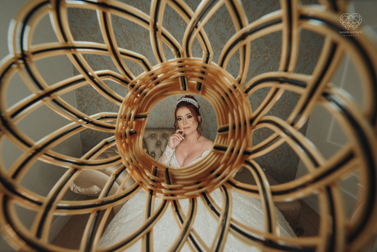 noiva ruiva com vestido da nova noiva estilo princesa making of no salao mariana assis e fotografia com a fotografa premiada em santos nayara andrade  fotos lindas de um casamento de princesa