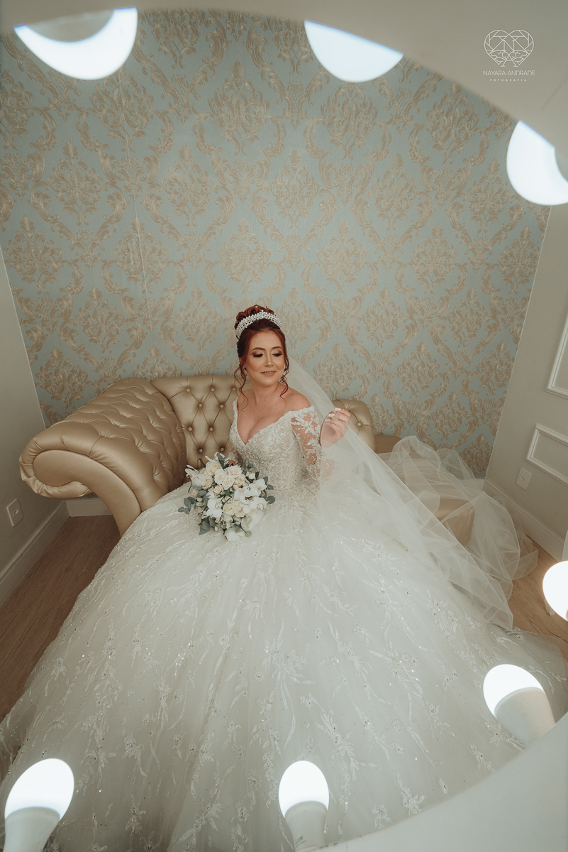 noiva ruiva com vestido da nova noiva estilo princesa making of no salao mariana assis e fotografia com a fotografa premiada em santos nayara andrade  fotos lindas de um casamento de princesa
