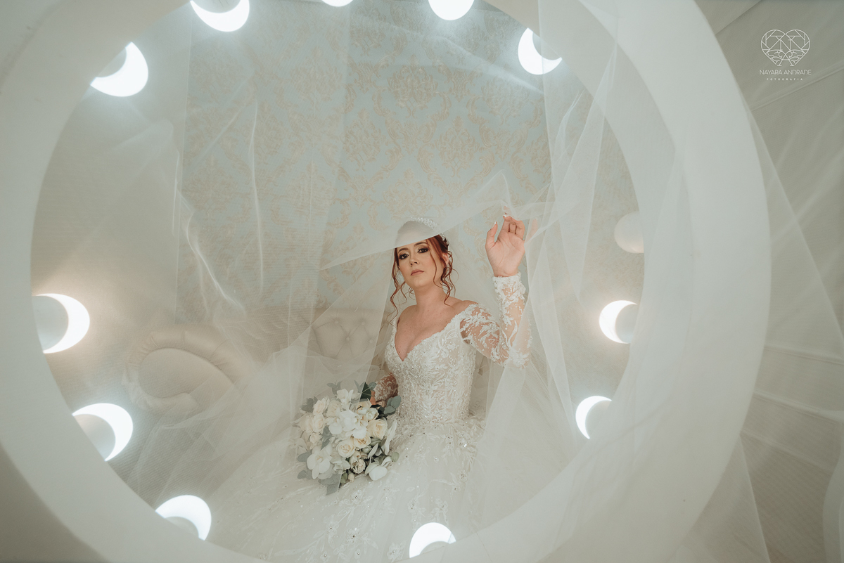 noiva ruiva com vestido da nova noiva estilo princesa making of no salao mariana assis e fotografia com a fotografa premiada em santos nayara andrade  fotos lindas de um casamento de princesa