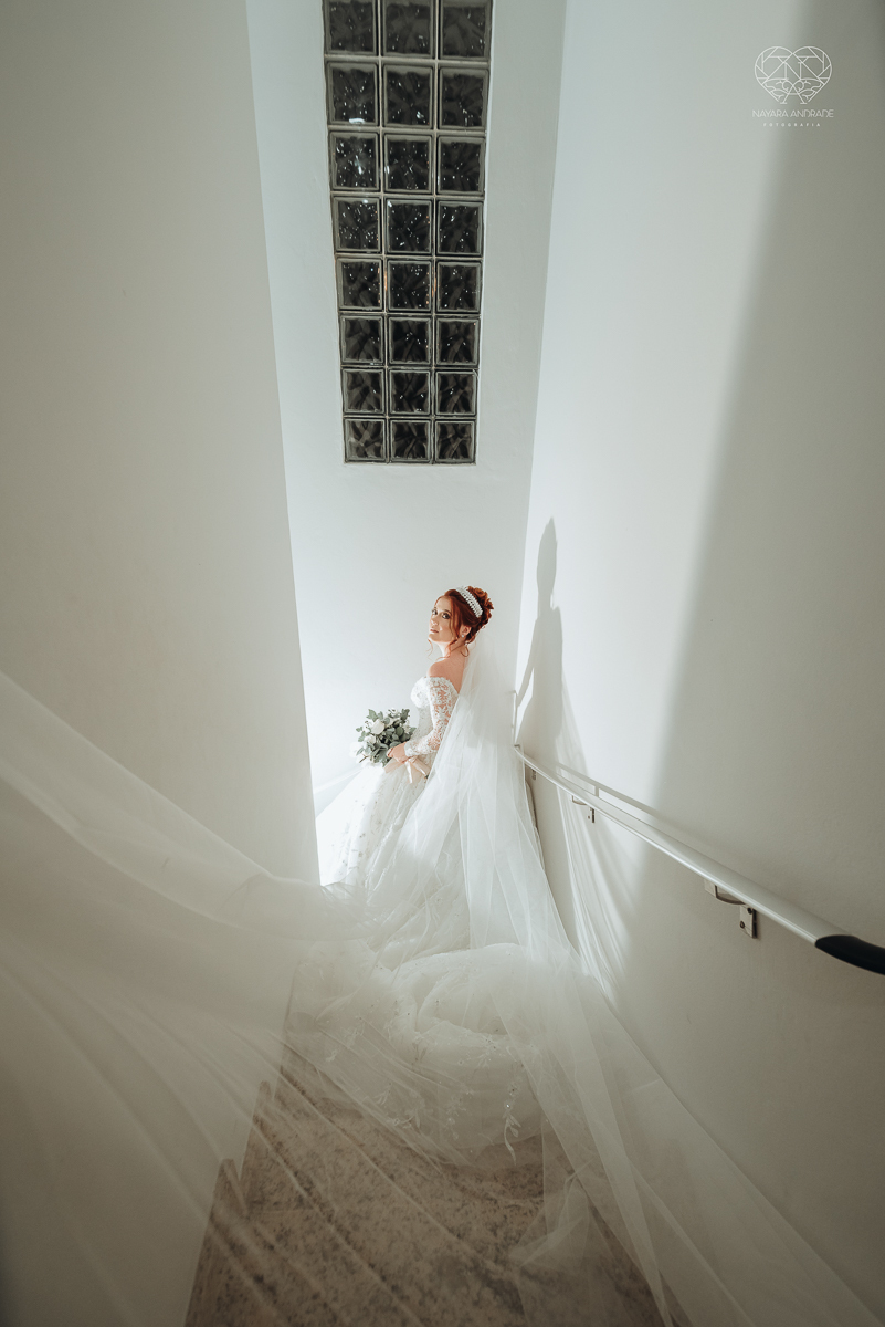 noiva ruiva com vestido da nova noiva estilo princesa making of no salao mariana assis e fotografia com a fotografa premiada em santos nayara andrade  fotos lindas de um casamento de princesa