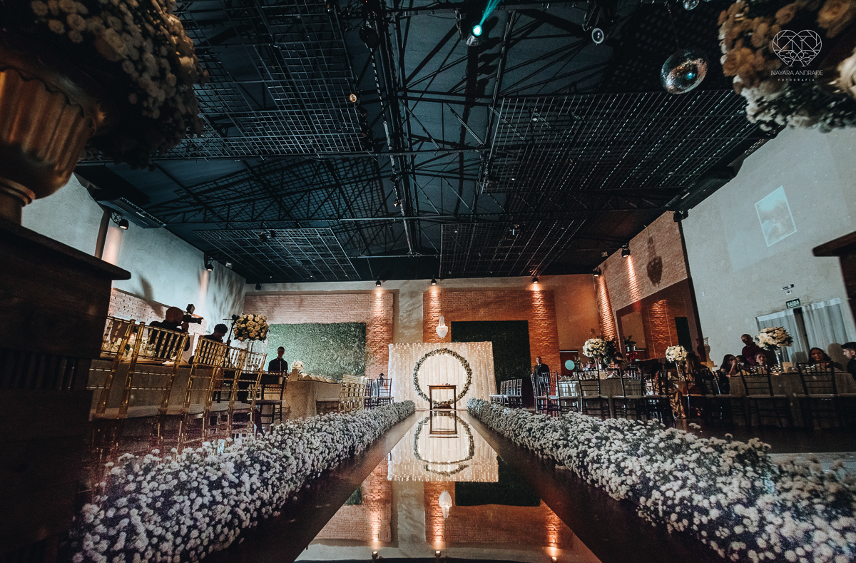 noiva ruiva com vestido da nova noiva estilo princesa making of no salao mariana assis e fotografia com a fotografa premiada em santos nayara andrade  fotos lindas de um casamento de princesa