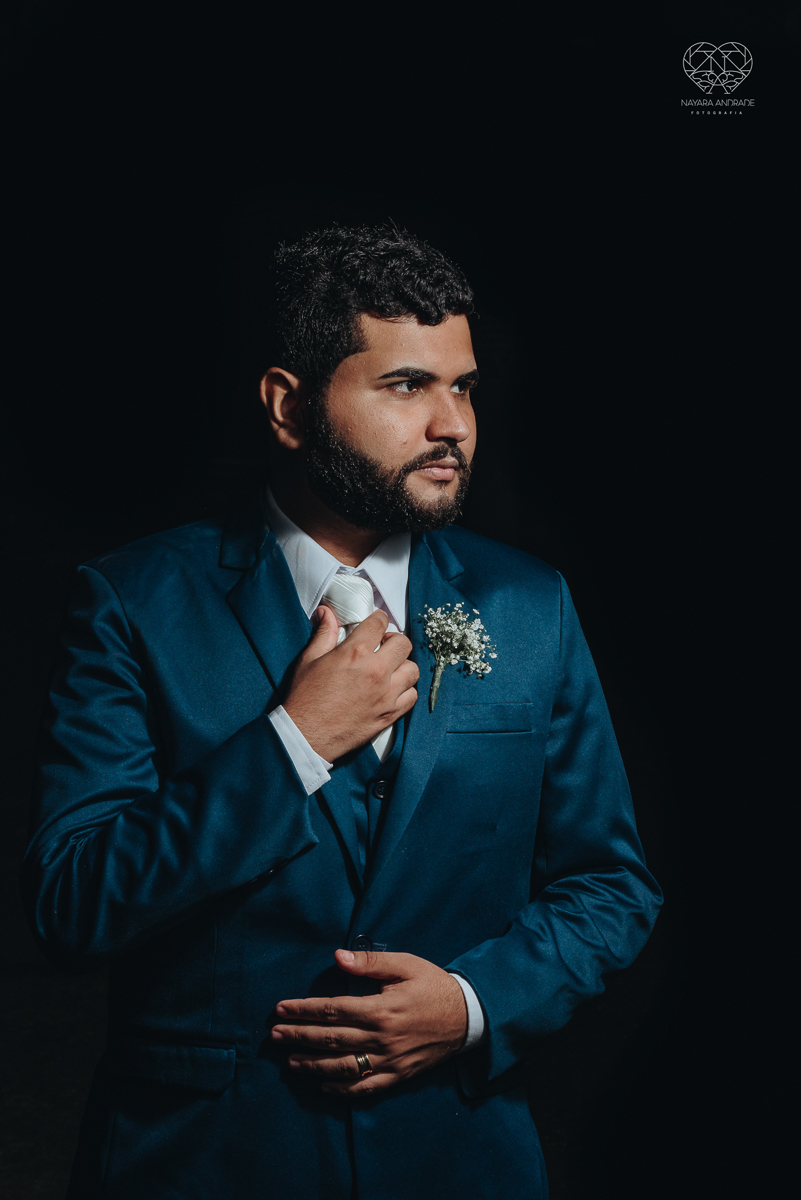 cerimonia realizada no salao atmosfera em guaruja com decoraçao classica e flores brancas noiva vestida de princesa e noivo de terno azul nfotografia com a fotografa premiada nayara andrade