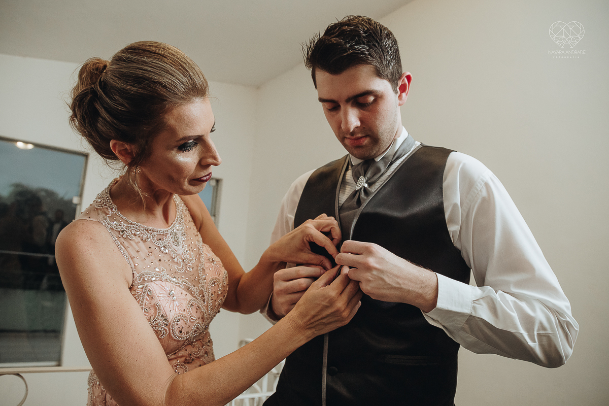 making of de noiva making of de noivo com hobbie brindando e fotos de making of de casametno