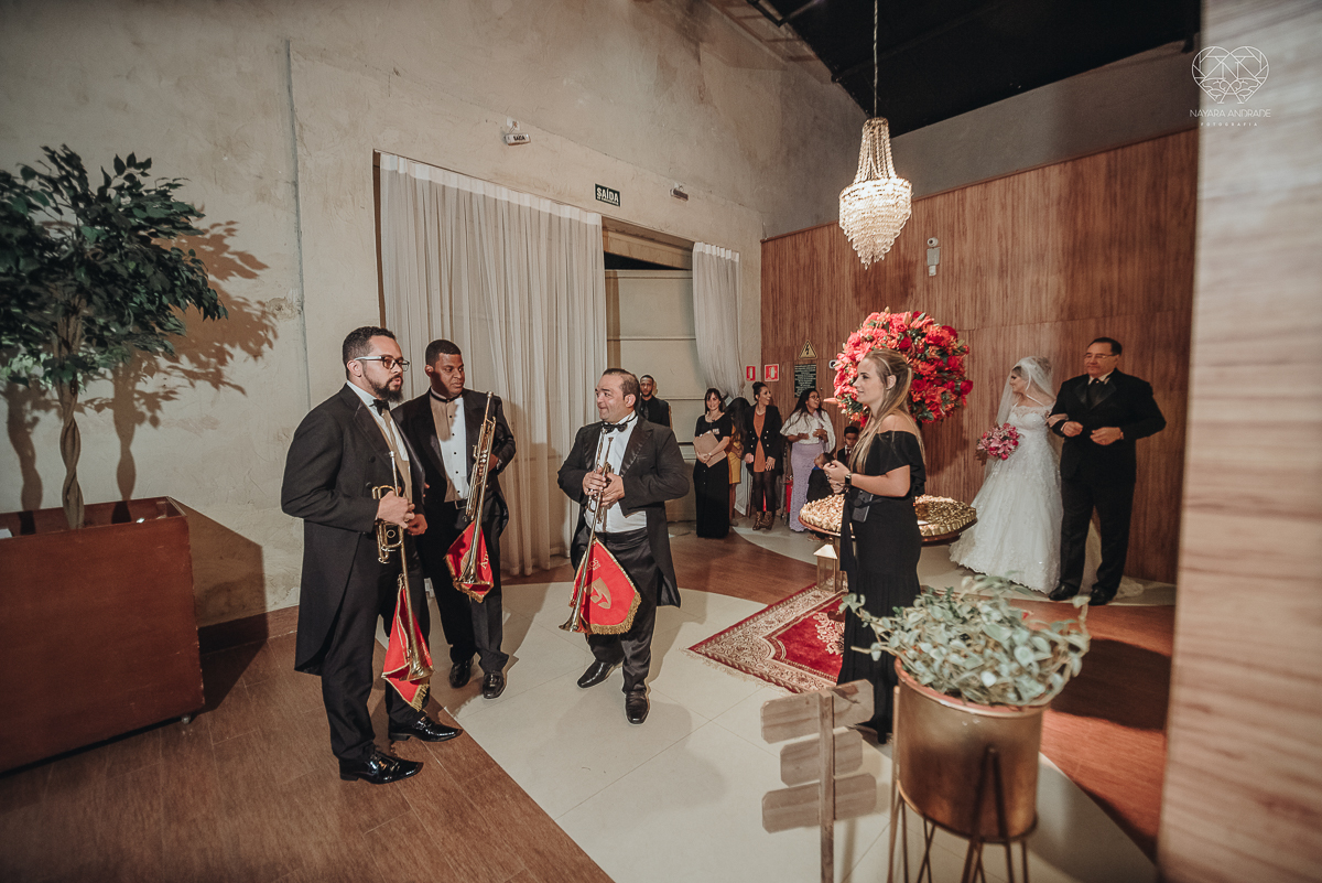 fotografia de casamento classico de princesa com decoraçao vermelha no espaço atmosphera no guaruja fotos feitas pela fotografa nayara andrade de santos