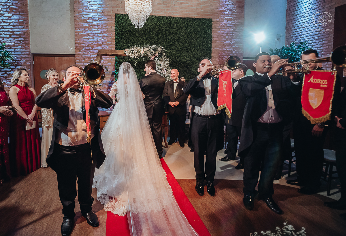 fotografia de casamento classico de princesa com decoraçao vermelha no espaço atmosphera no guaruja fotos feitas pela fotografa nayara andrade de santos