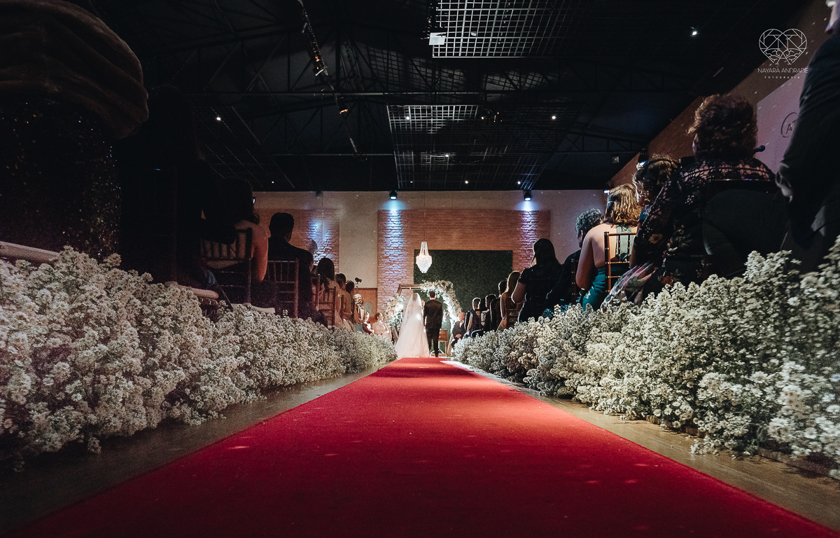 fotografia de casamento classico de princesa com decoraçao vermelha no espaço atmosphera no guaruja fotos feitas pela fotografa nayara andrade de santos