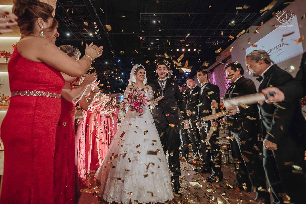 fotografia de casamento classico de princesa com decoraçao vermelha no espaço atmosphera no guaruja fotos feitas pela fotografa nayara andrade de santos