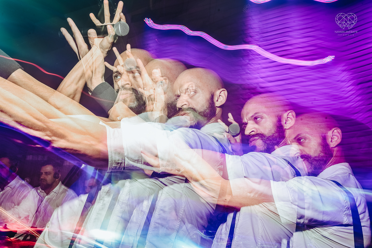 Fotos de festa de casamento com banda athrios band no espaço atmosphera e assessoria de vmb noivos dançando e fotos de balada de casamento feitas pela fotografa nayara andrade de santos